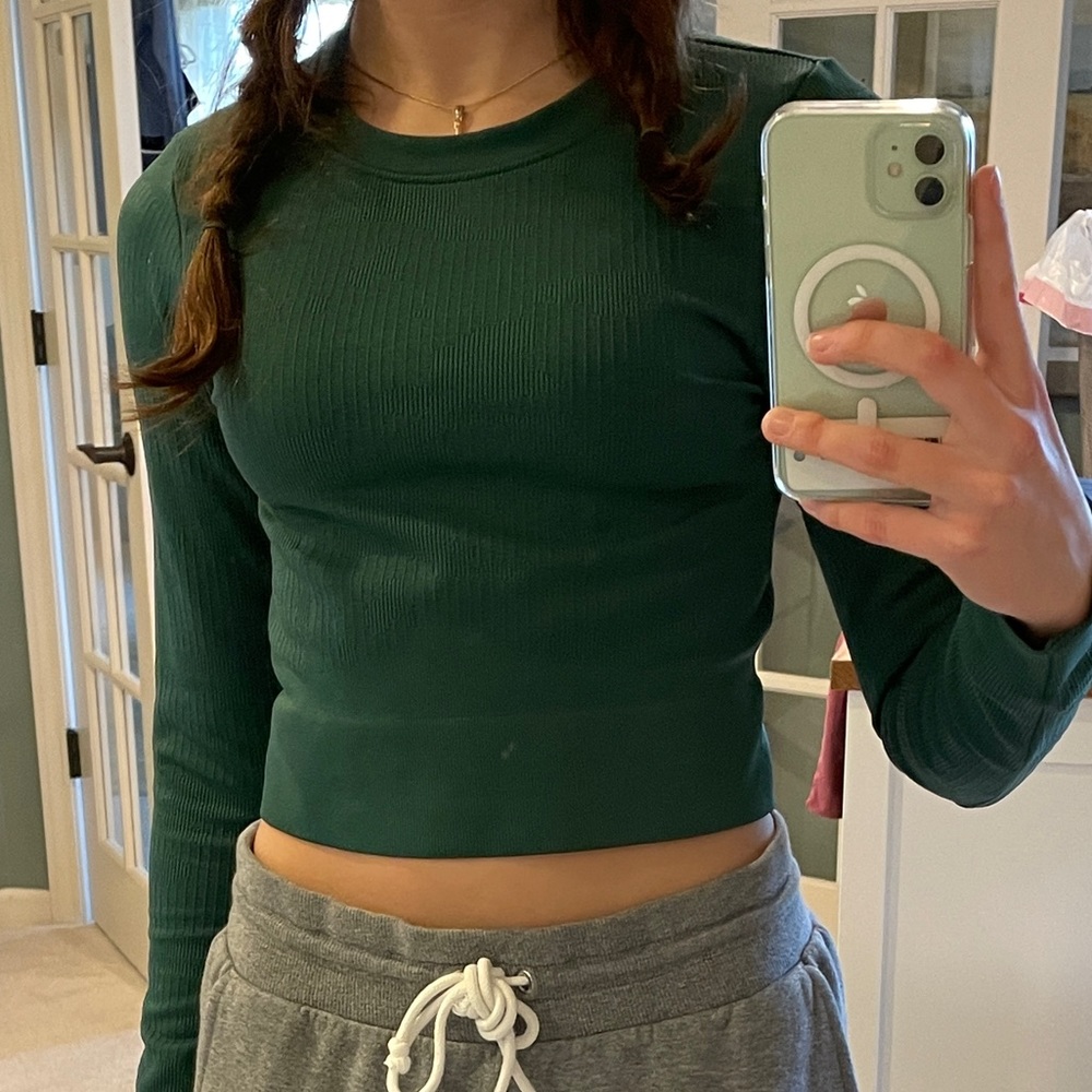 Dark Green Long-sleeve Performance Crop